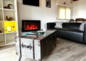 Lodge Cabin with Fabulous Views - Farm Holiday
